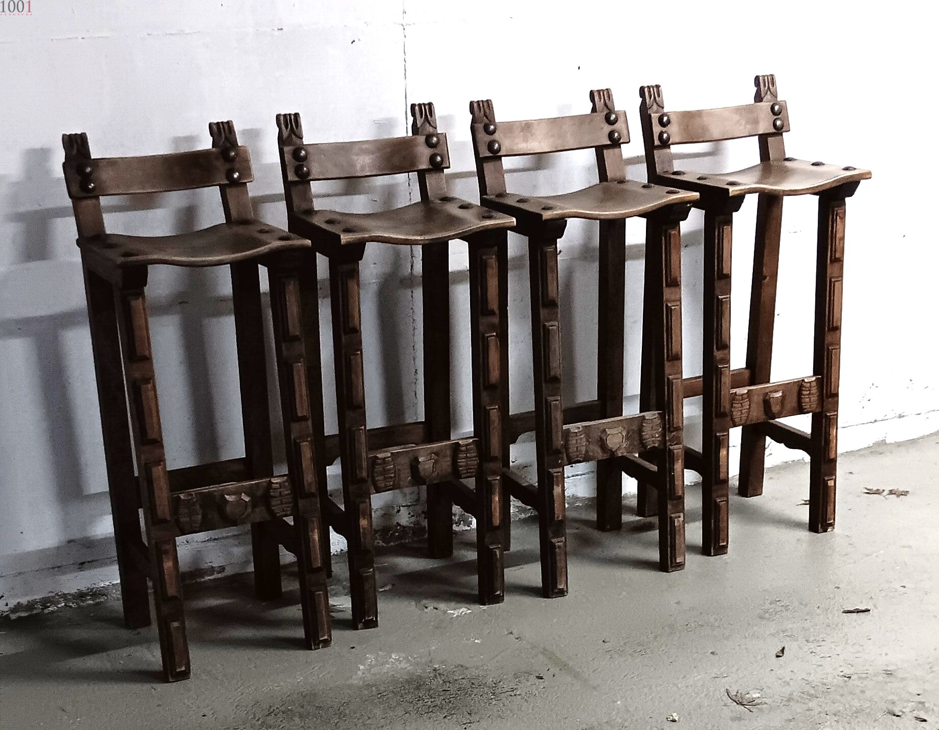 Lot de 5 tabourets de bar rustiques en bois massif - Mobilier - Vaud - photo principale
