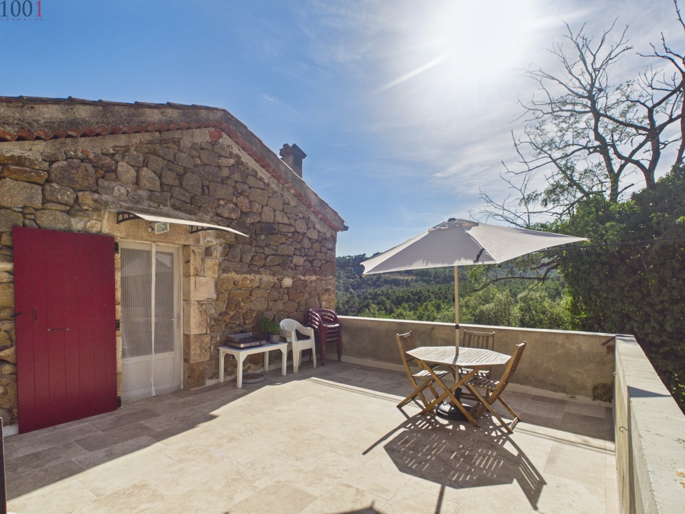 Maison en Pierres Indépendante, Rénovée avec Terrain et Vues - Ventes maison - Auvergne-Rhône-Alpes - photo 2