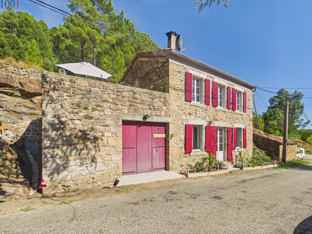 Maison en Pierres Indépendante, Rénovée avec Terrain et Vues - Ventes maison - Auvergne-Rhône-Alpes - photo 3