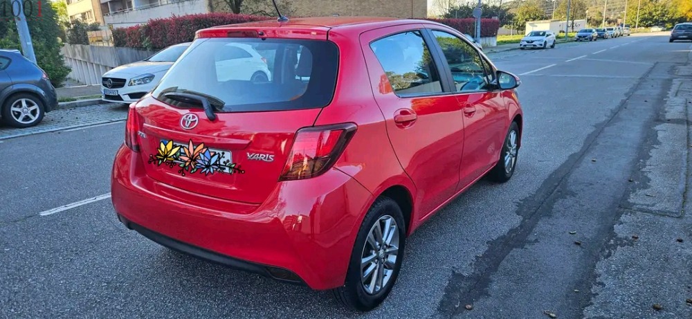 Toyota Yaris 1.33 VVTi 99 ch Comfort 2015 - Voiture - Ile-de-France - photo 3