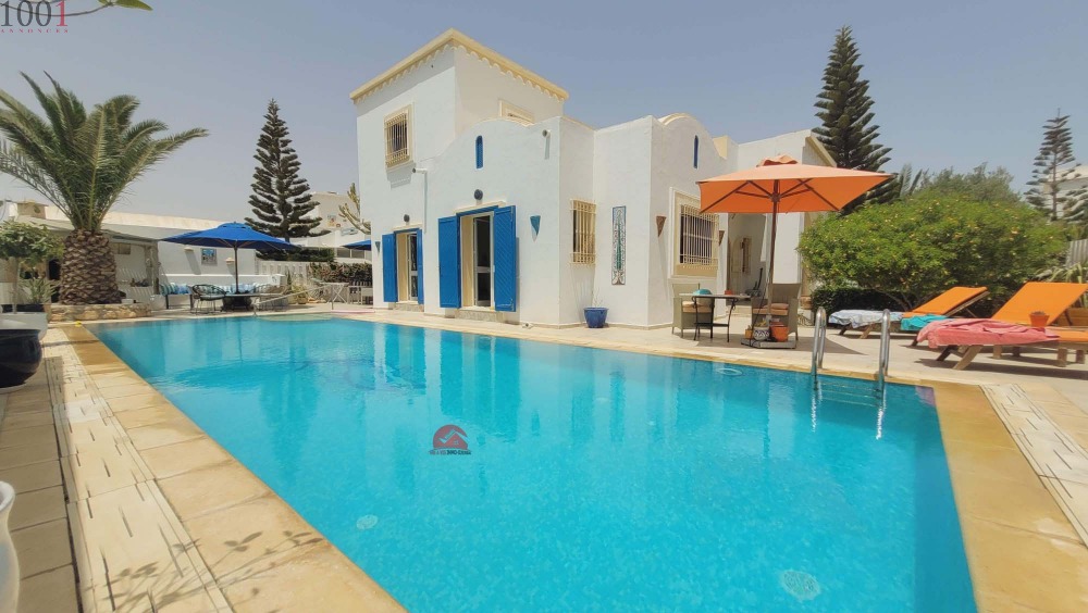 BELLE VILLA AVEC PISCINE EN ZONE TOURISTIQUE DJERBA- RÉF V623
